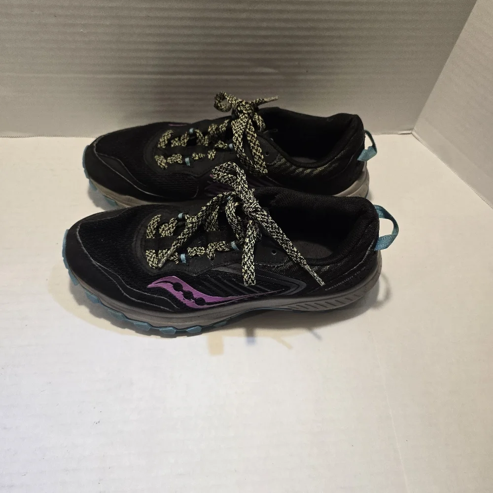 Women running shoes Saucony Brand Used In Good‎ Condition